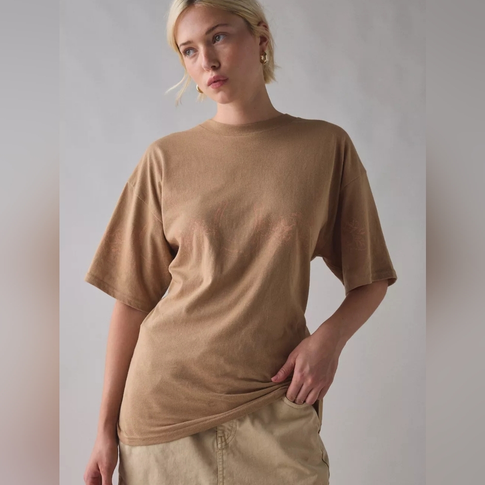 NWOT Golden Hour (UO) "Horseshoe🐎Flowers🌸 Graphic T-Shirt" Tan/Peach🍑 Sz L/XL